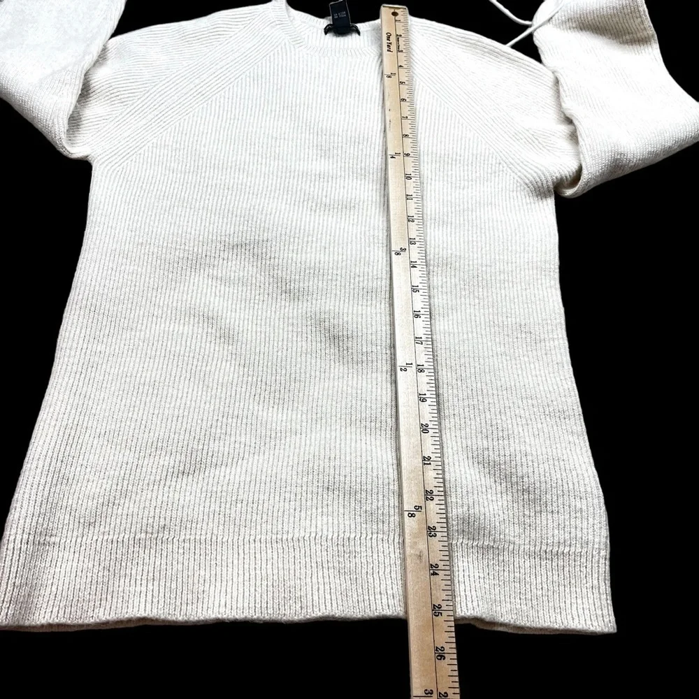 Club Monaco Alpaca Sweater‎ ivory classic minimalist size M